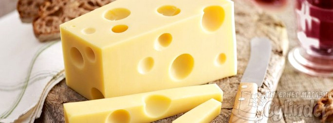 Выбор столовых приборов для нарезки сыра зависит от сорта продукта